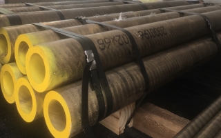 Hợp kim gốc đồng với nhôm và sắt là nguyên tố chính